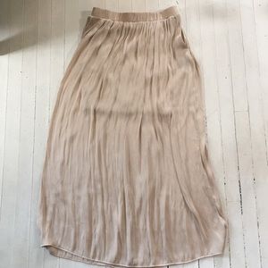 Gold maxi skirt with pockets!